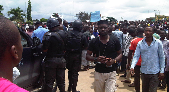 Port Harcourt Residents Protest Escape Of Suspected Ritual Killer From Police Detention
