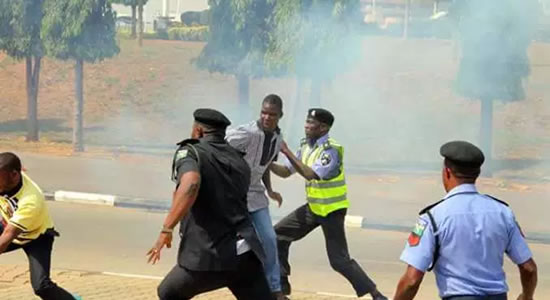 Police Fires Tear Gas And Disperse Shi’ite Protesters In Abuja
